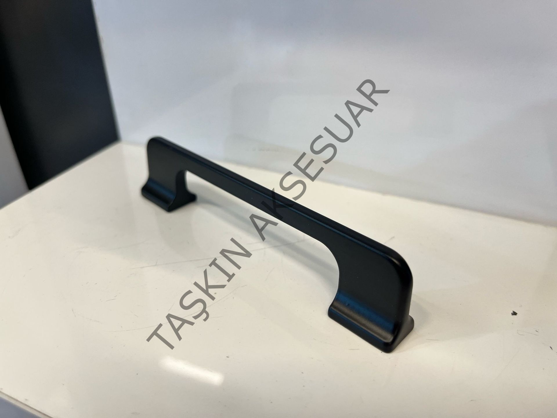 Atina Metal Kulp 96-128-160-224mm Mat Siyah Dolap Kapak Çekmece Komidin Tv Ünite Modern Mobilya Kulbu