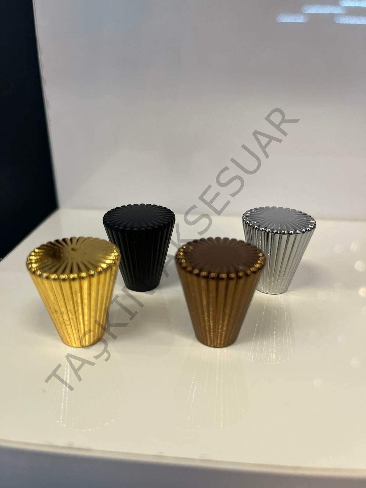 Tırtıklı Metal Düğme Kulp Altın Krom Mat Siyah Bronz Dolap Kapak Modern Çekmece Gold Gümüş Mobilya Kulbu Tv Ünite Komidin